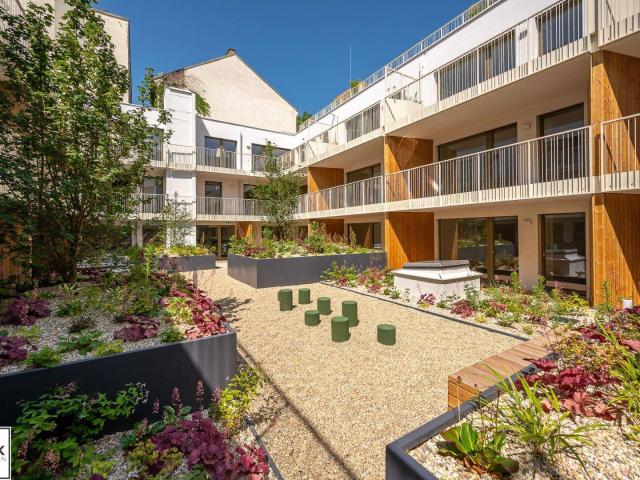 Perfekter Rückzugsort inmitten der Stadt: 2 Zimmer Erstbezug mit Loggia nahe Westbahnhof + optional Garage / VIDEOTOUR!
