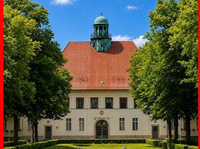 Perfekter Ruhesitz! Sehr schöne Wohnung, große Loggia, Stellplatz!