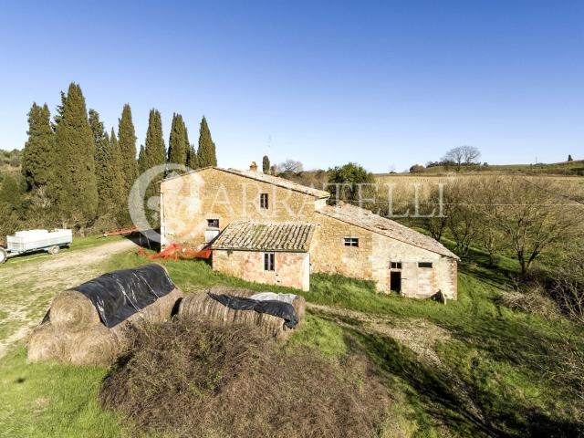 Perfettamente inserito in un contesto paesaggistico tra i pi. 630m² Torrita di Siena