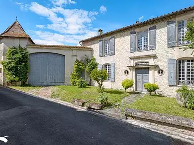 Pérignac 17800 Achat / Vente maison 10 pièces t10 parking