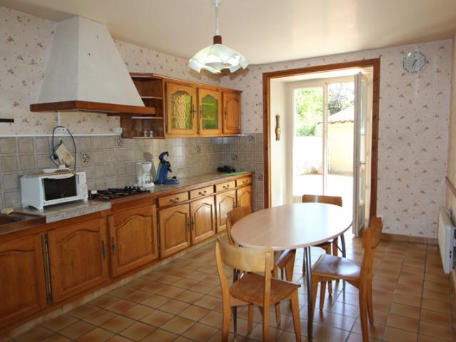 PERIGNE 23 KM DE NIORT MAISON 4 CHAMBRES 2 GARAGES SUR TERRA