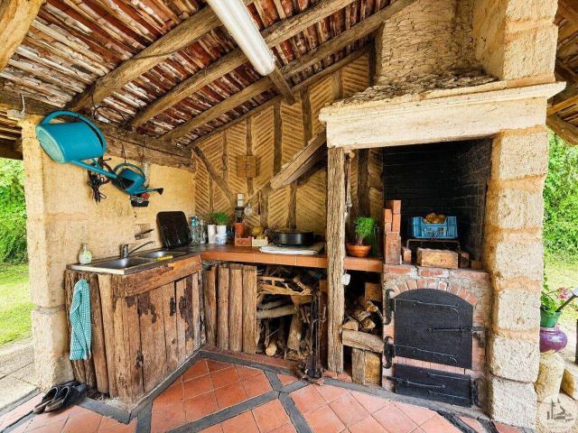 Périgourdine, au calme, 6 chambres, piscine,puits. 300m² Montpon Ménestérol
