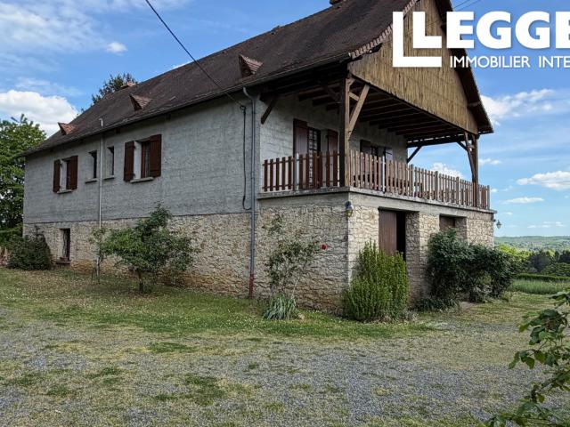 Périgourdine avec garage et vue imprenable sur la campagne! cadre exceptionnel proche du centre d'Excideuil