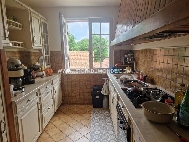 Périgourdine avec piscine, garage, hangar et terrain à Mens. 255m² Mensignac