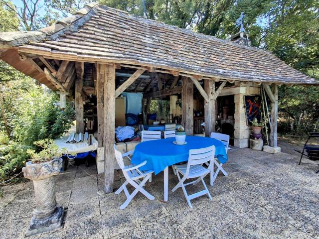 Périgourdine T8 de charme 300 m² habitables Proche MONTPON