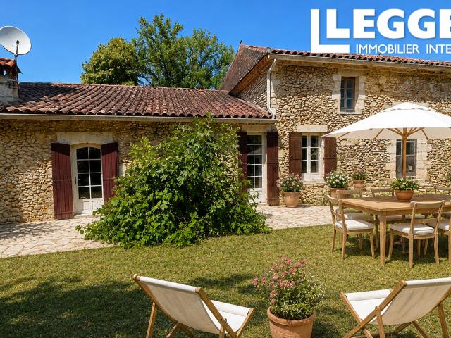 Périgord blanc Vallereuil Neuvic sur l'isle Magnifique propriété avec 2 gîtes, 1 grange, 1 four à pain