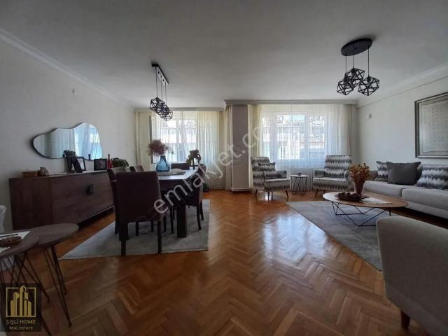 Perihan Sokakda Dubleks 180 M2 5+1 Asansörlü Lüks Daire