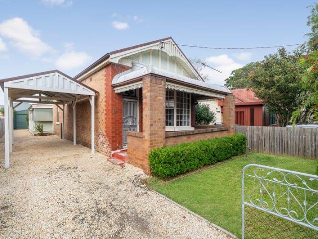 Period Charm, Generous Land and a Walk Everywhere Lifestyle