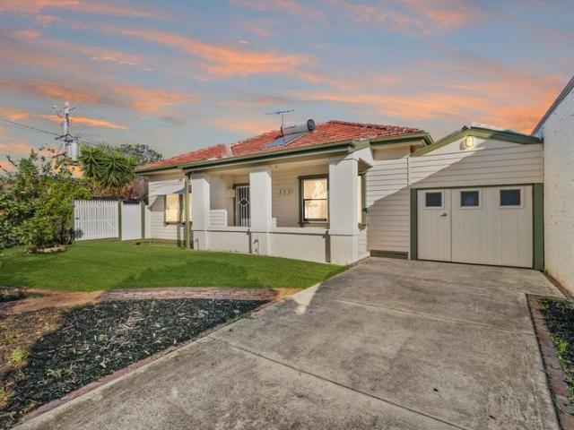 PERIOD CHARM IN THE HEART OF BLUE CHIP McKINNON
