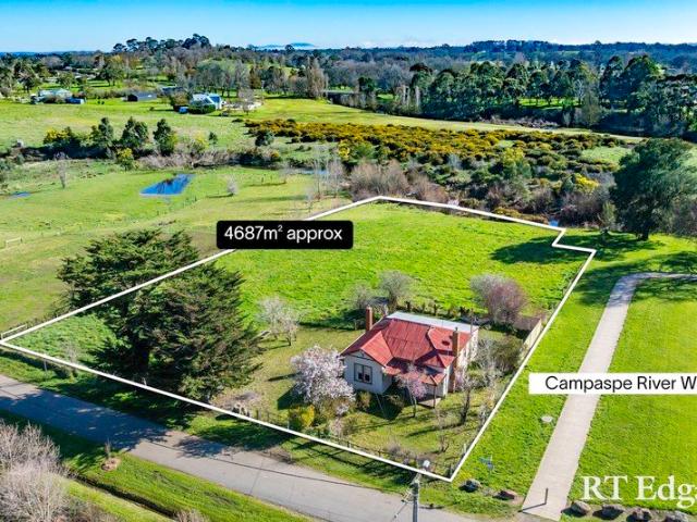 Period Charm with Campaspe River Frontage