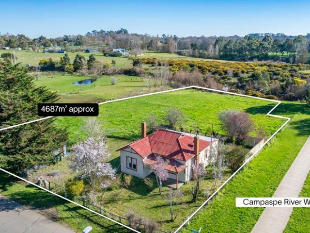 Period Charm with Campaspe River Frontage
