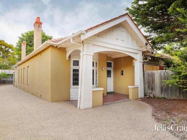 Period character and rear access in Hawthorn