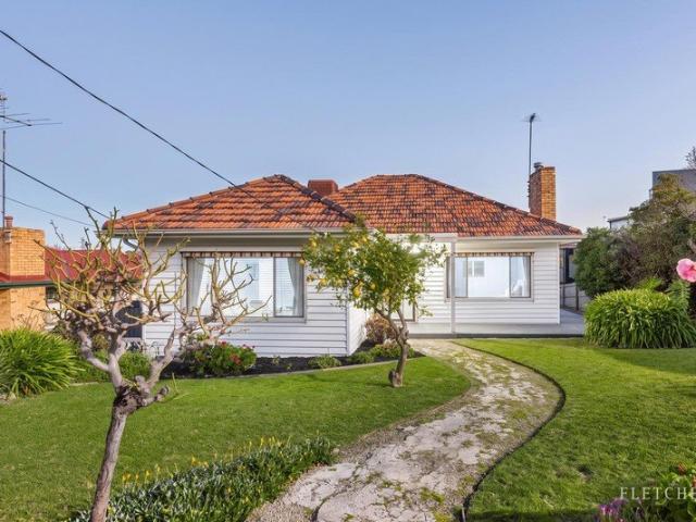 Period Elegance on 662 sqm with Exceptional Family Appeal