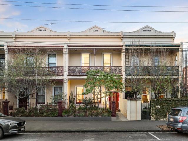 Period Elegance With Garden Setting
