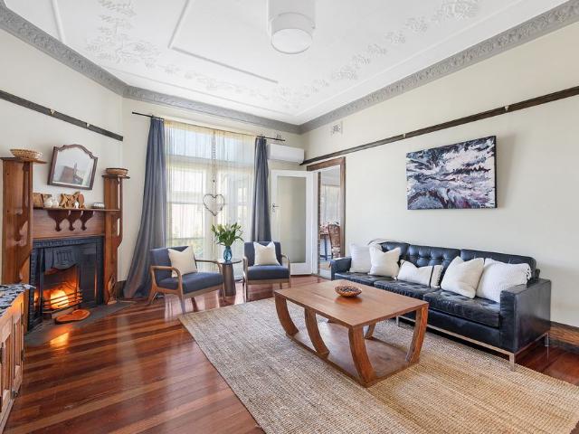 Period Features, Modern Family Comforts & Top School Zone 4 Bedroom Home