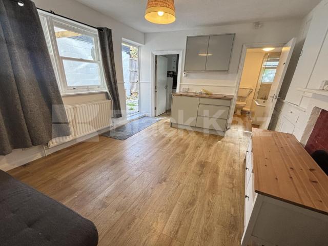 Period house with two reception rooms, two bathrooms & beautiful patio garden