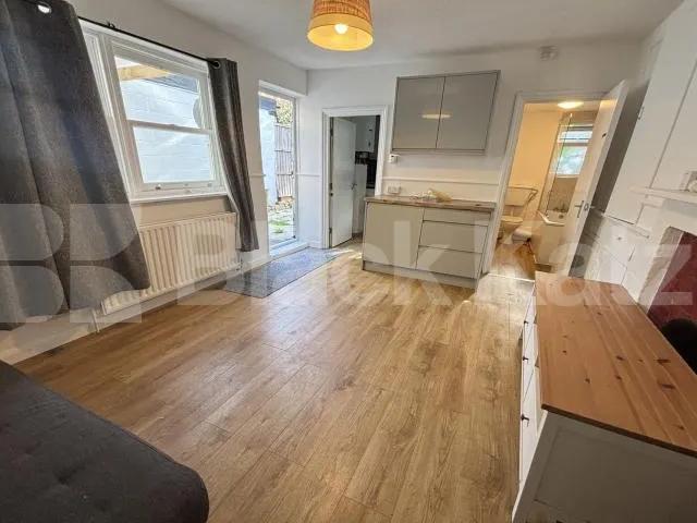 Period house with two reception rooms, two bathrooms & beautiful patio garden