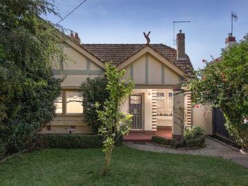 Period soul, Art Deco touches and modern comforts with a second living zone or study