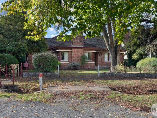 SPACIOUS FAMILY HOME IN PRIME LAKE WENDOUREE LOCATION