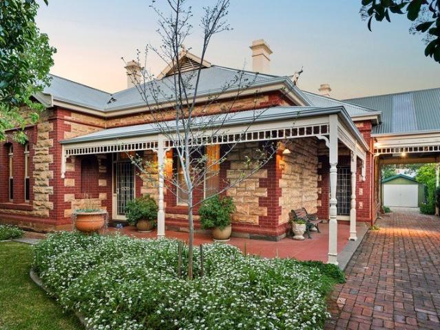 Period Presence, Sweeping Gardens & an Enviable Inner North Address