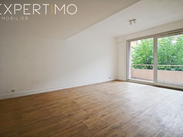 PERIPHERIE IMMEDIATE DU CENTRE VILLE, APPT DE TYPE 3 ET GRAND BALCON !
