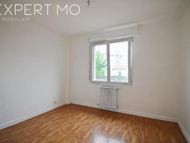 PERIPHERIE IMMEDIATE DU CENTRE VILLE, APPT DE TYPE 3 ET GRAND BALCON !