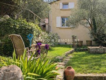 PERIPHERIE UZES: Maison de charme P5 avec piscine et jardin
