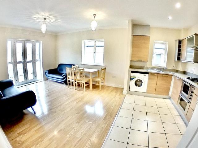 Periwood Crescent, Perivale