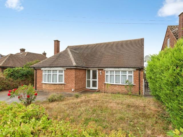 Periwinkle Lane, Hitchin, Hertfordshire SG5, 3 bed bungalow to rent, £1,650 pcm | PrimeLocation