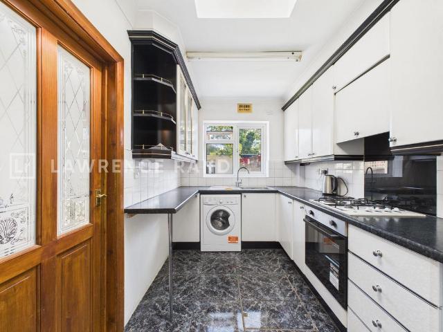 Perivale, Greenford, UB6 4 bed terraced house to rent £2,500 pcm £577 pw