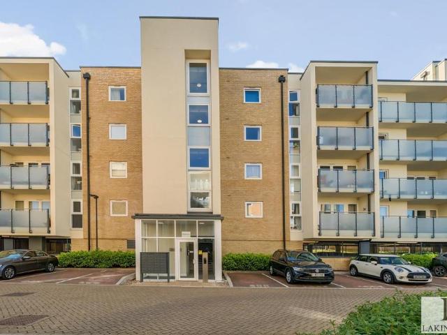 Perkins Gardens, Ickenham, UB10 2 bed flat to rent £1,950 pcm £450 pw