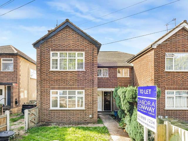 Perkins Road, Ilford IG2, 2 bed flat to rent, £1,700 pcm | PrimeLocation