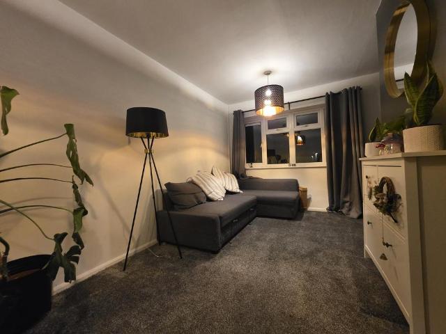 Perks Road, Wolverhampton, WV11 1 bed flat to rent £800 pcm £185 pw