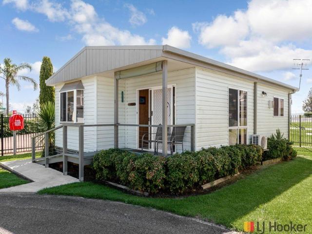Permanent Over 55's Living 2 Bedroom Villa Opposite Casey's Beach!