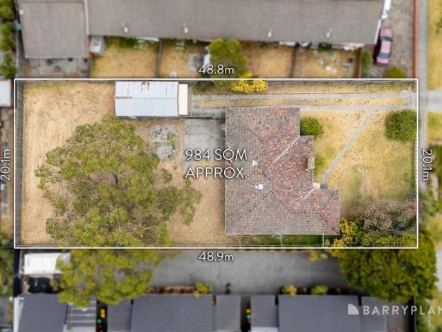 Permits Approved For 5 Luxury Townhouses 984 m2 approx