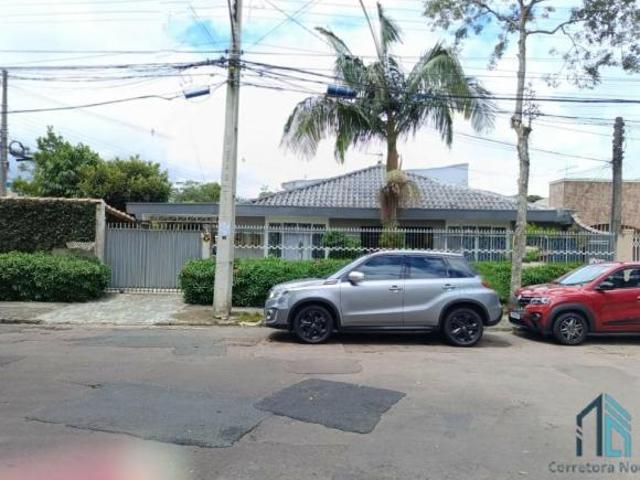 PERMUTA Casa de esquina c/terreno, são duas casas, com entrada independente no Barreirinha em Curi
