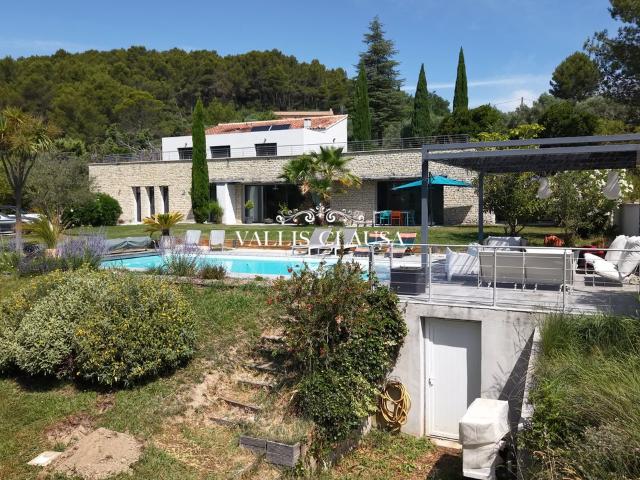 Pernes Les Fontaines Villa contemporaine avec vue dominante. 218m² Pernes les Fontaines