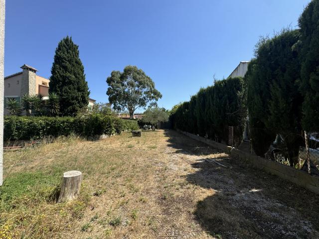 PEROLS Appartement F4, de 80m2 avec jardin privé, et 25m2 de terrasse au calme