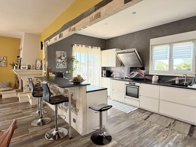 PEROLS maison avec grand garage