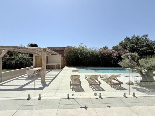 PEROLS maison T6 avec piscine au sel et garage