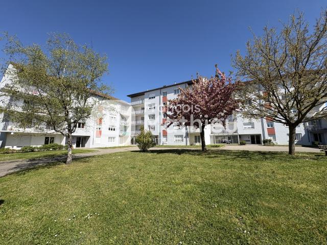 Péronnas Appartement T4 de 83.82 m2 avec balcons et garage