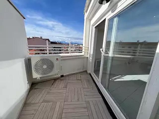 Perpignan 66000 Achat / Vente appartement 2 pièces t2 au dernier étage terrasse
