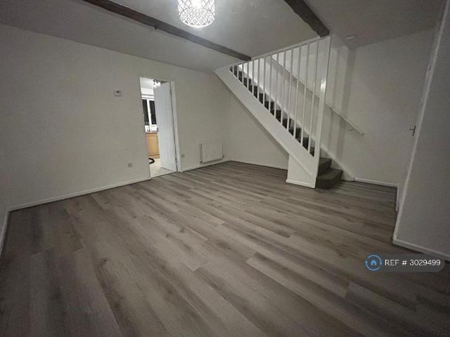 Perracombe, Milton Keynes, MK4 3 bed semi detached house to rent £1,499 pcm £346 pw