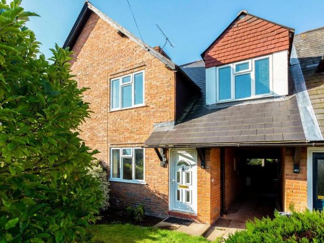 Perrior Road Godalming GU7 3 bed terraced house to rent £1,900 pcm £438 pw