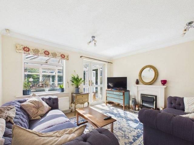 Perry Way, Lightwater, Surrey, GU18