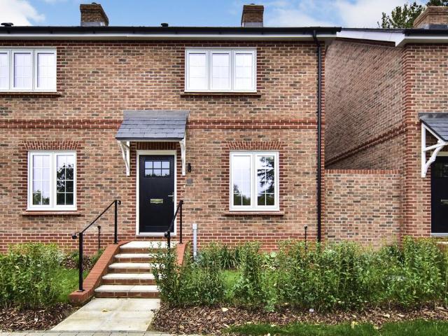 Perry Wood Grove, Maidstone, ME16 2 bed house to rent £1,700 pcm £392 pw