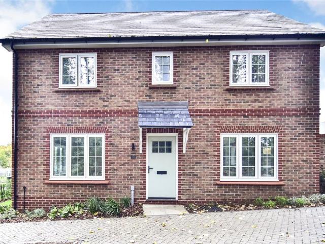 Perry Wood Grove, Aylesford. 3 bed house to rent £1,950 pcm £450 pw