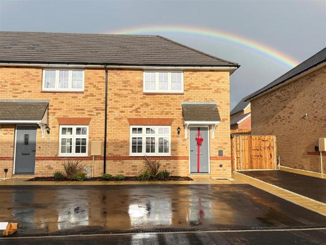 Perry Avenue, Leighton Buzzard 3 bed house to rent £1,695 pcm £391 pw