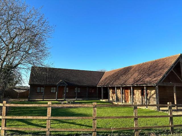 Perry, Huntingdon PE28 2 bed bungalow to rent £1,200 pcm £277 pw