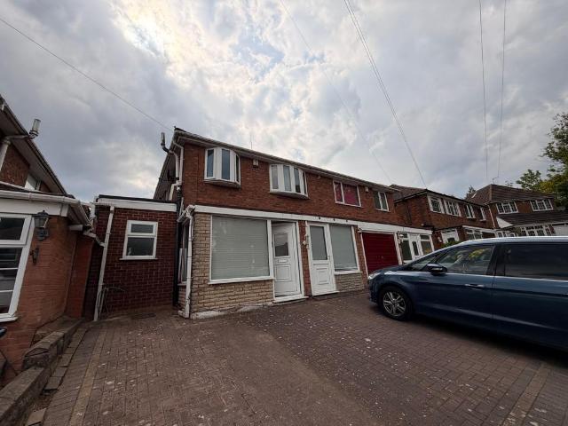 Perry Park Crescent, Birmingham, B42 4 bed semi detached house to rent £1,350 pcm £312 pw